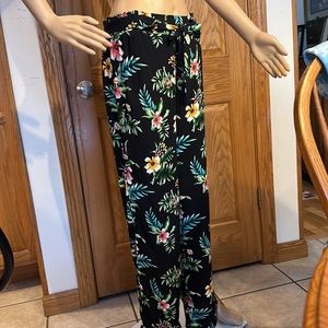 Girls Black,bright floral, flat front, pull-on lounge pants with belt. Art class